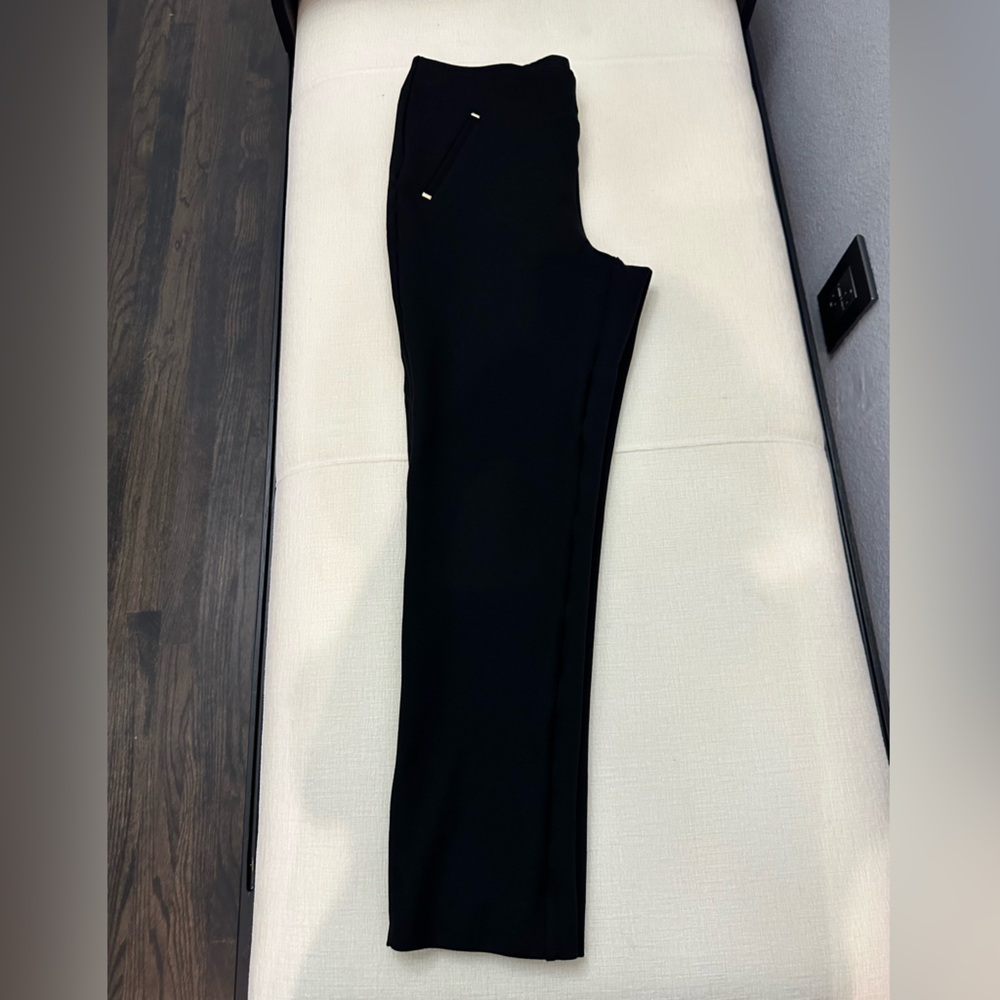 LIKE NEW - wore once Chicos. Juliet Ponte Ankle Pants